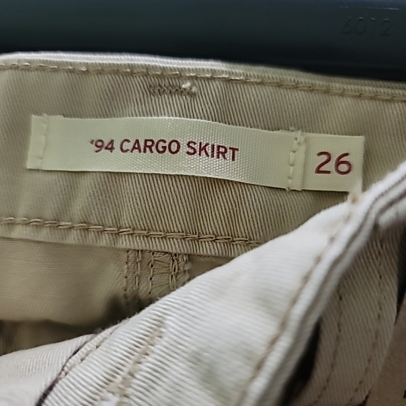 Levi’s 94 Cargo Skirt Khaki Size 31 Mini Retro Tan Beige 100% Cotton - Picture 4 of 5